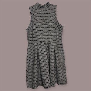 Elegant Black and White Sleeveless Dress